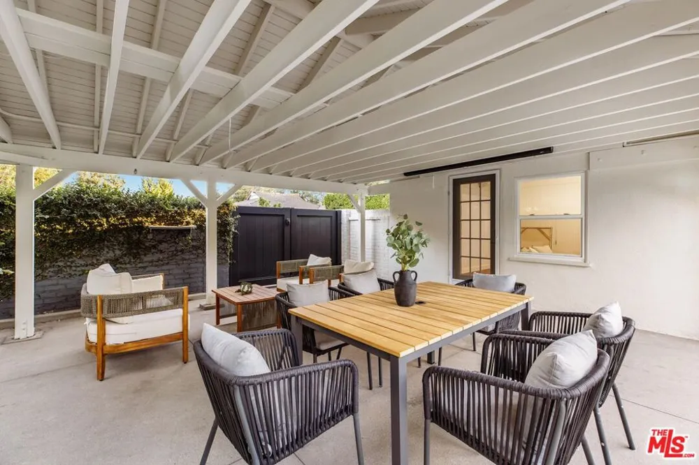 4900 Radford Avenue Valley Village, CA 91607