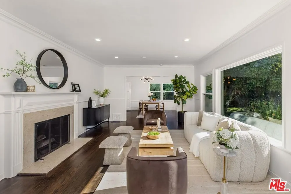 4900 Radford Avenue Valley Village, CA 91607