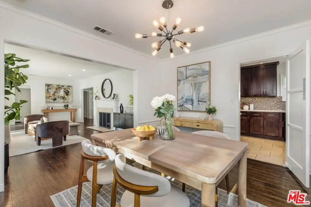 4900 Radford Avenue Valley Village, CA 91607