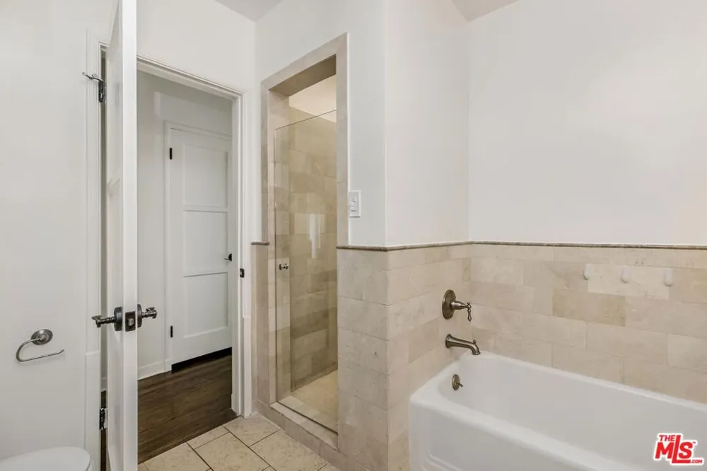 4900 Radford Avenue Valley Village, CA 91607