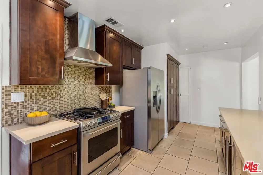 4900 Radford Avenue Valley Village, CA 91607