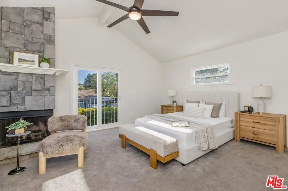 4900 Radford Avenue Valley Village, CA 91607