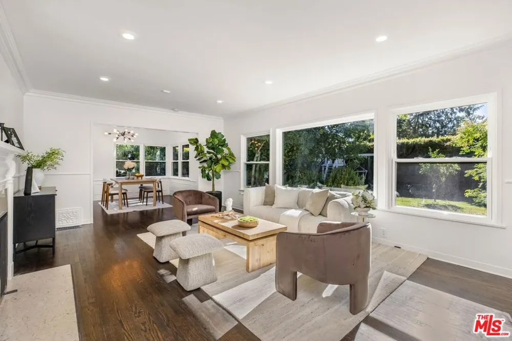 4900 Radford Avenue Valley Village, CA 91607