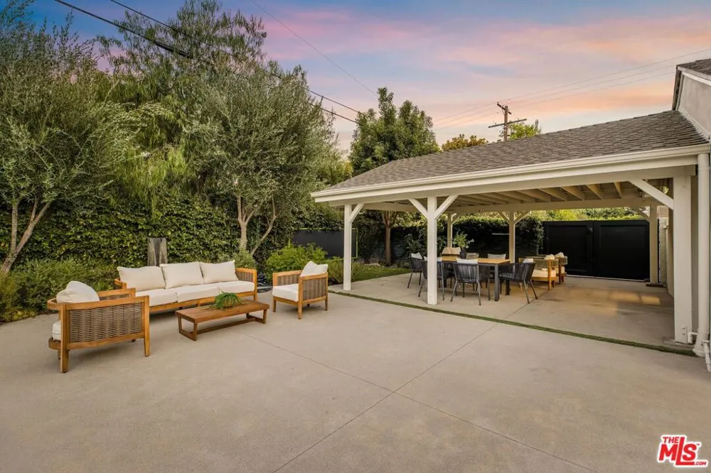 4900 Radford Avenue Valley Village, CA 91607