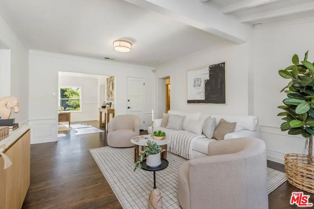 4900 Radford Avenue Valley Village, CA 91607
