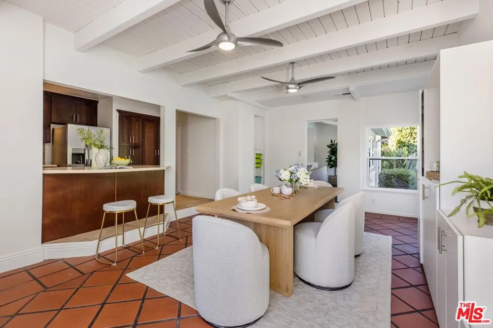 4900 Radford Avenue Valley Village, CA 91607