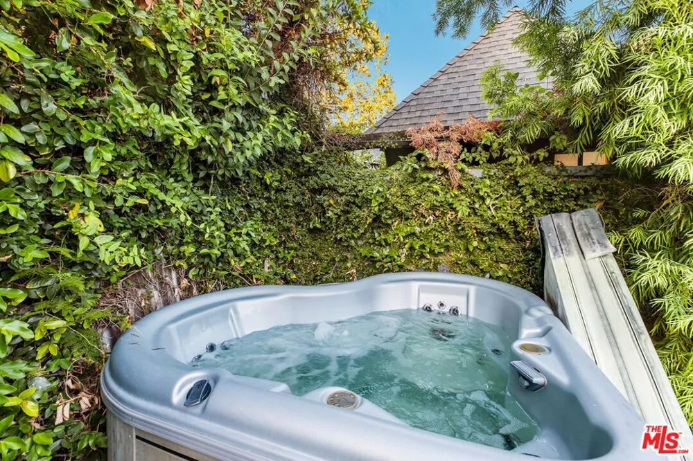 4900 Radford Avenue Valley Village, CA 91607