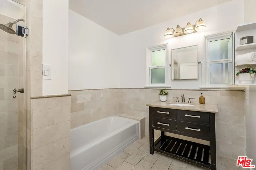 4900 Radford Avenue Valley Village, CA 91607
