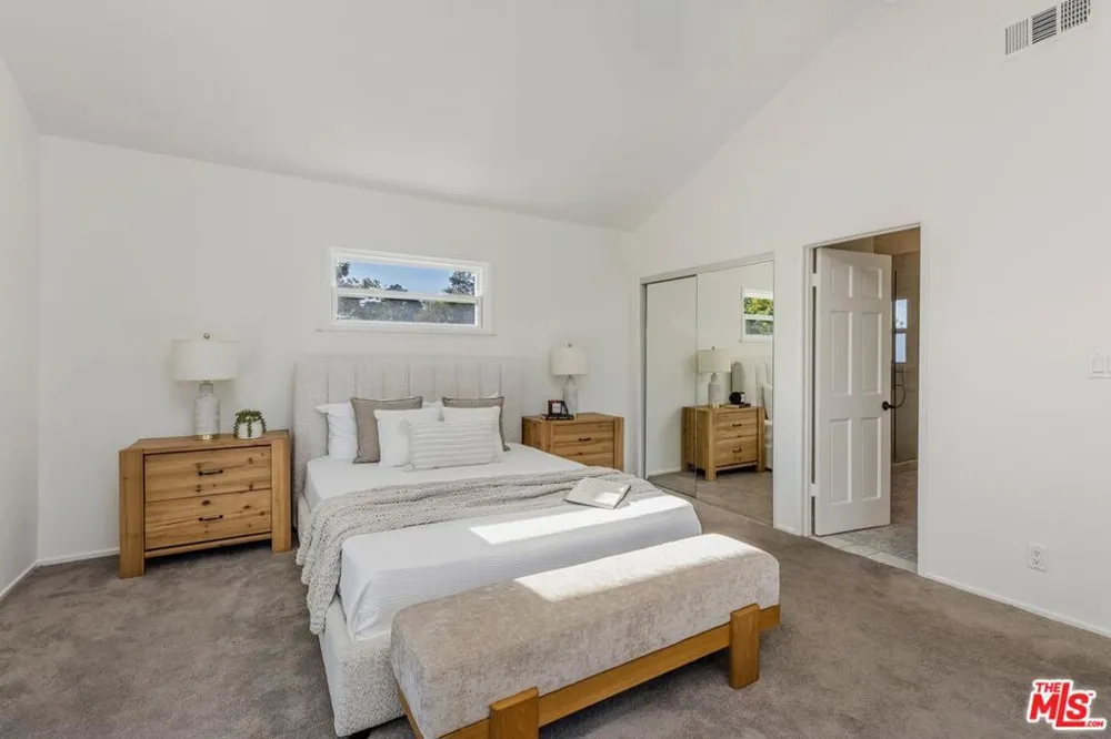 4900 Radford Avenue Valley Village, CA 91607