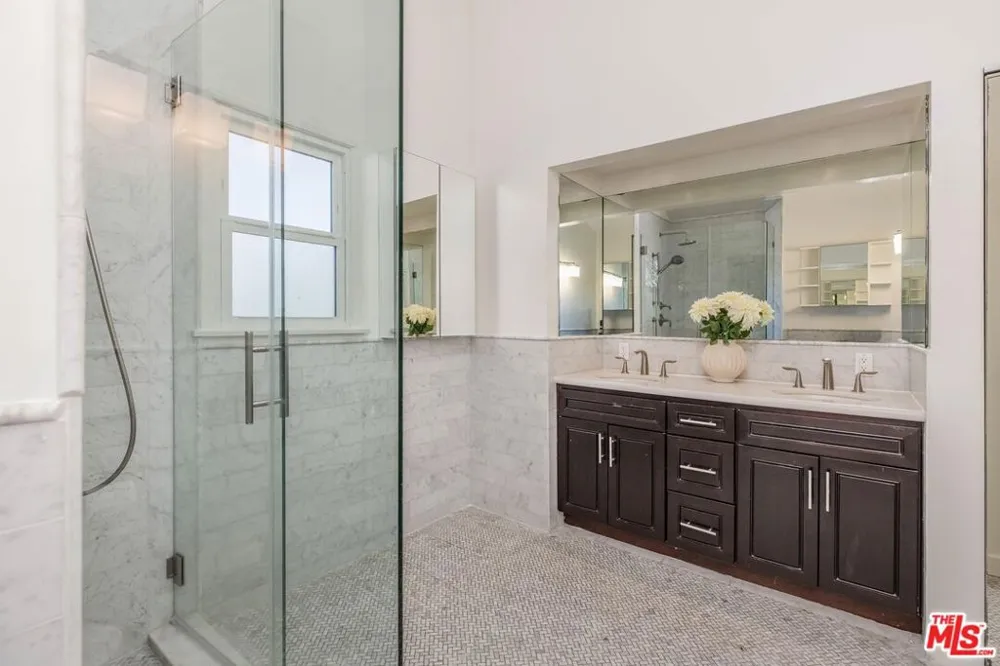 4900 Radford Avenue Valley Village, CA 91607