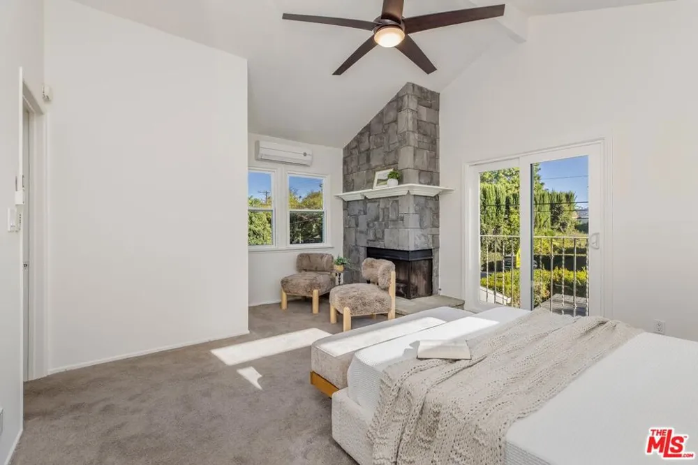 4900 Radford Avenue Valley Village, CA 91607