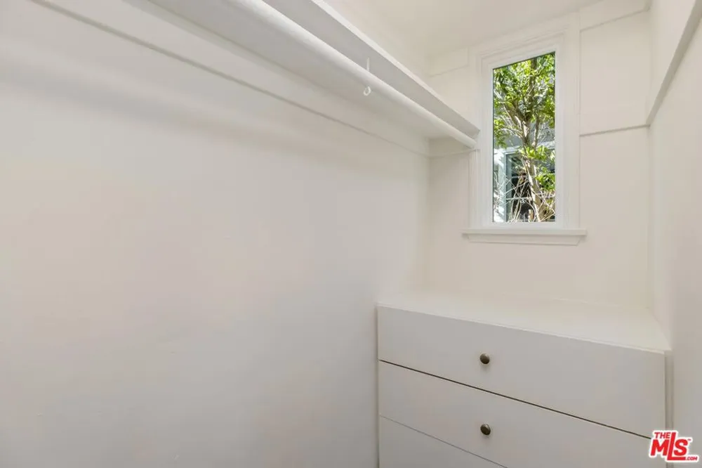 4900 Radford Avenue Valley Village, CA 91607