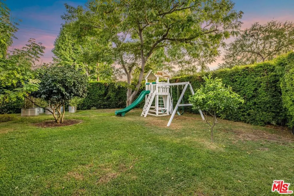 4900 Radford Avenue Valley Village, CA 91607