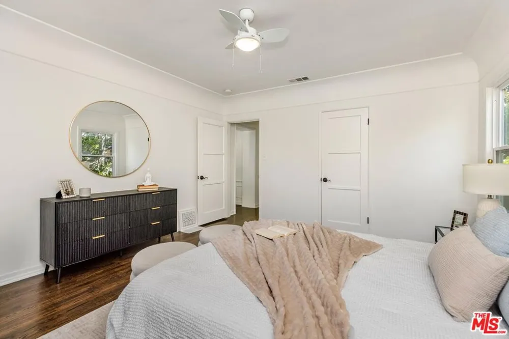 4900 Radford Avenue Valley Village, CA 91607