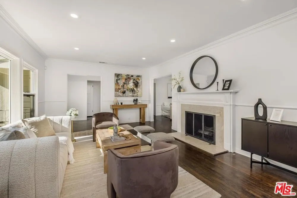 4900 Radford Avenue Valley Village, CA 91607