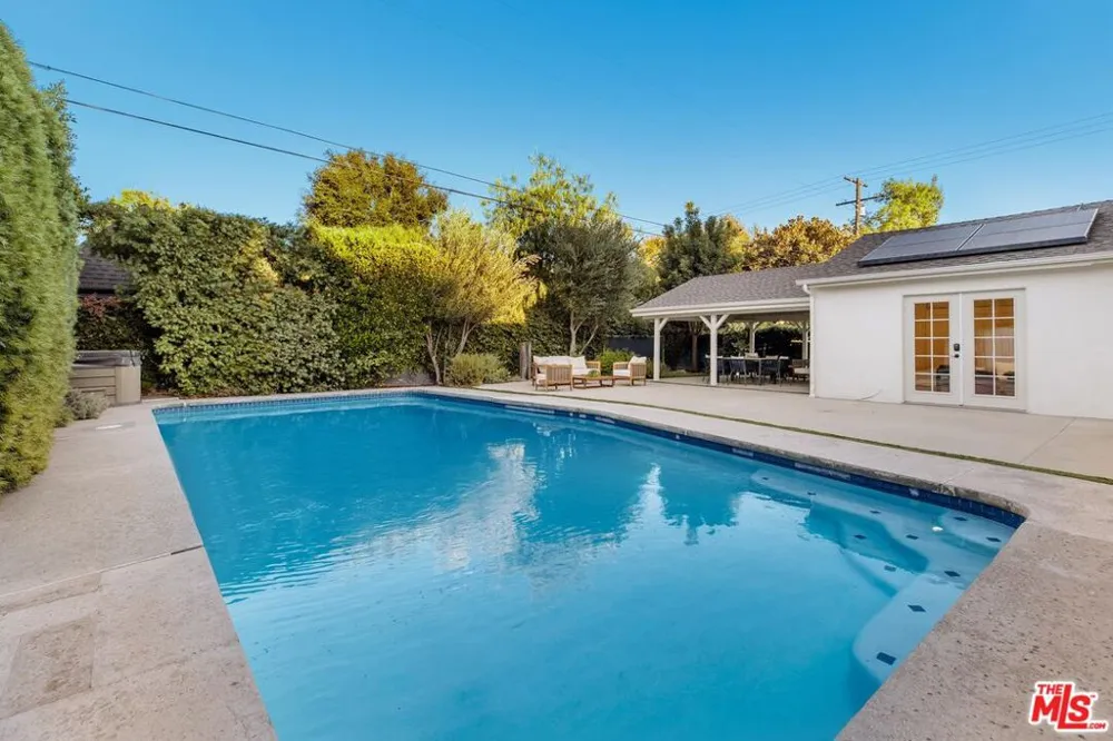 4900 Radford Avenue Valley Village, CA 91607