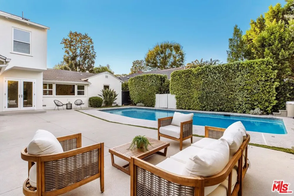 4900 Radford Avenue Valley Village, CA 91607