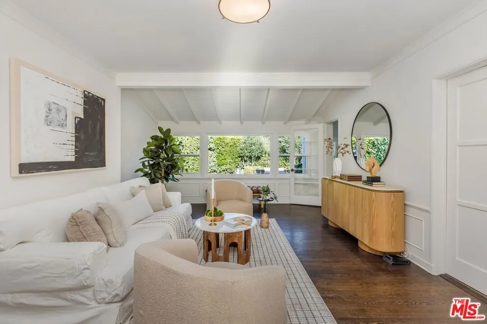 4900 Radford Avenue Valley Village, CA 91607