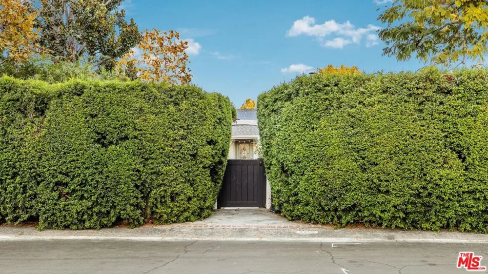 4900 Radford Avenue Valley Village, CA 91607