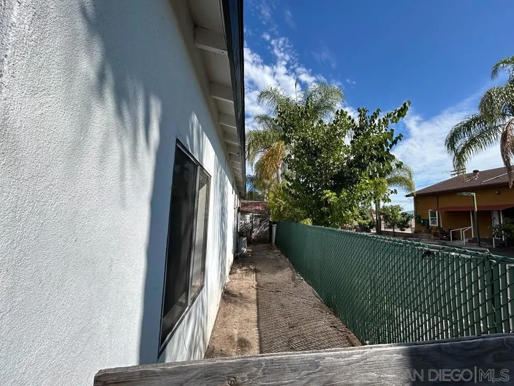 338 W 6th Ave Escondido, CA 92025