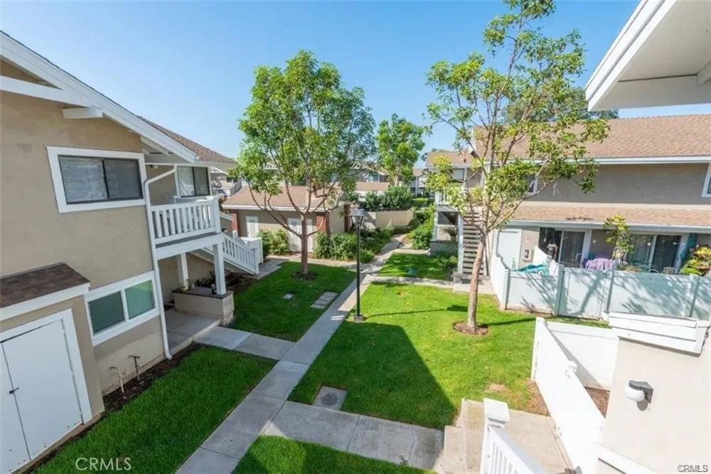 73 Tarocco Irvine, CA 92618