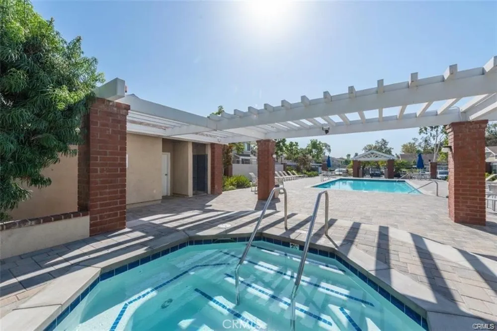 73 Tarocco Irvine, CA 92618
