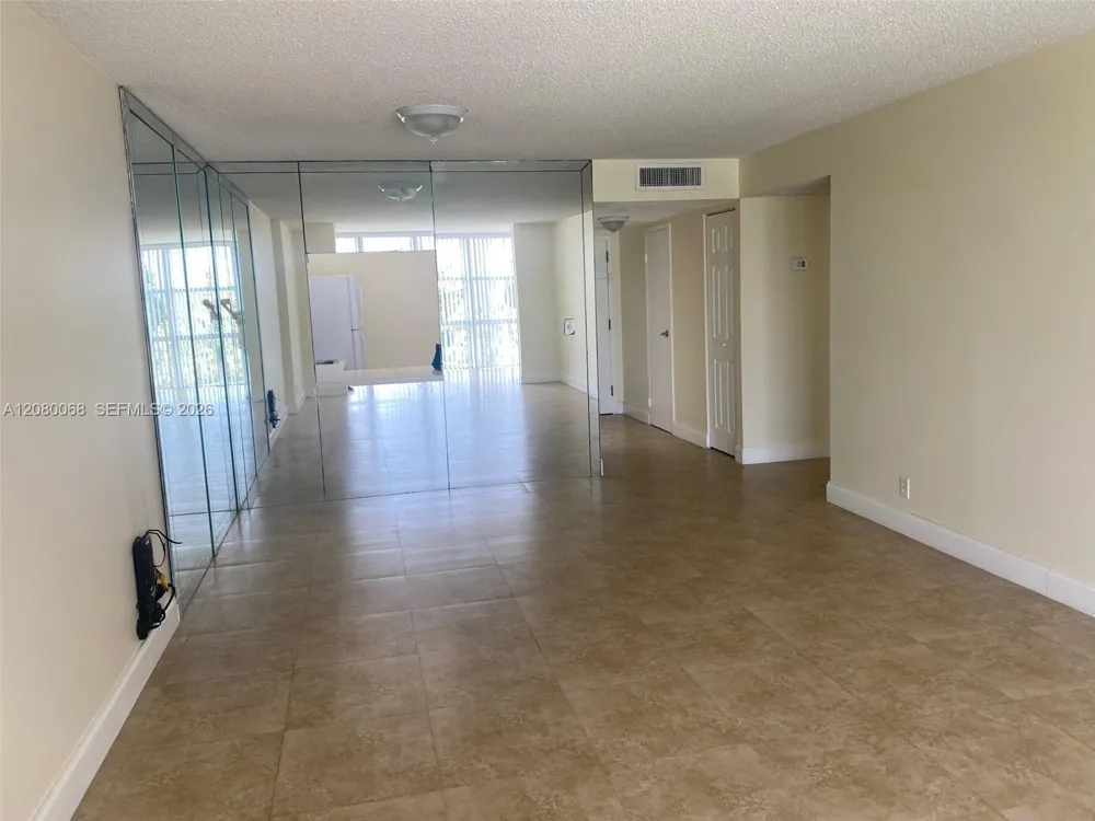 1000 Parkview Dr #427 Hallandale Beach, FL 33009