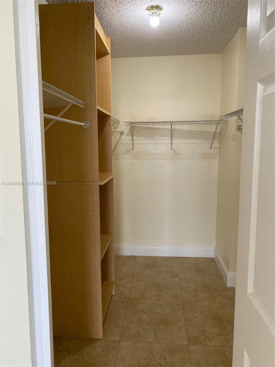 1000 Parkview Dr #427 Hallandale Beach, FL 33009