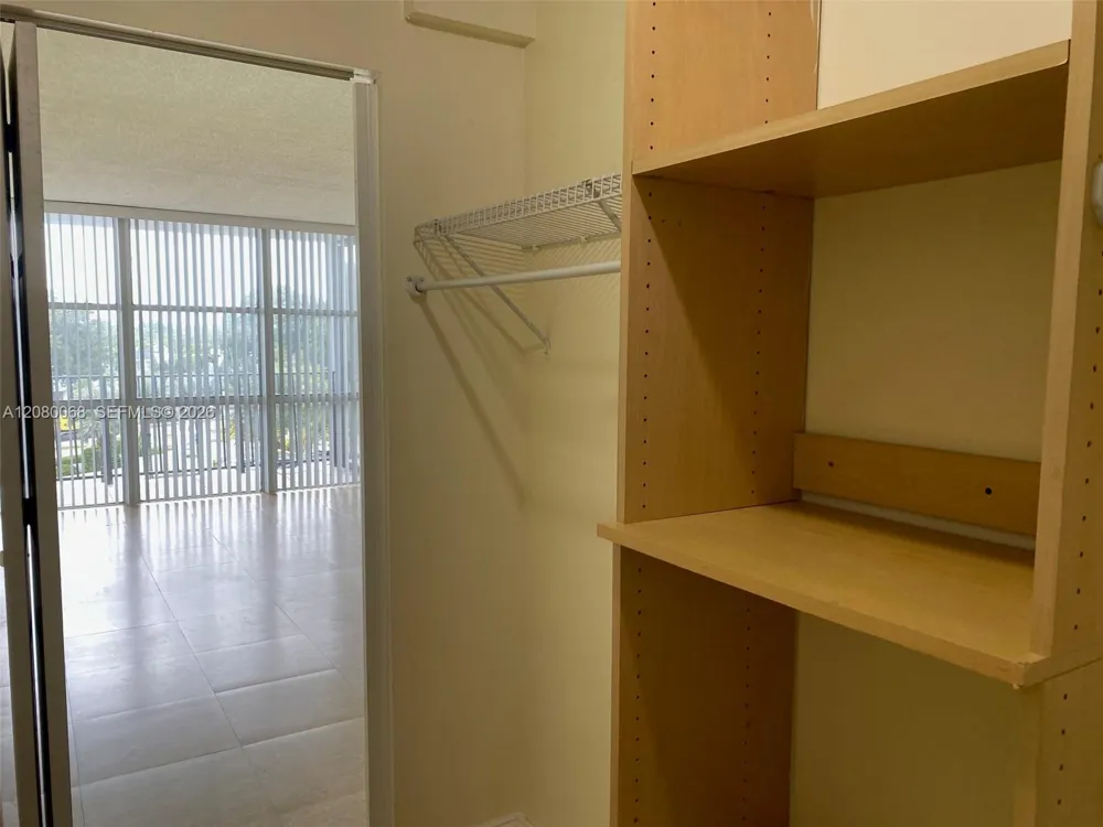 1000 Parkview Dr #427 Hallandale Beach, FL 33009