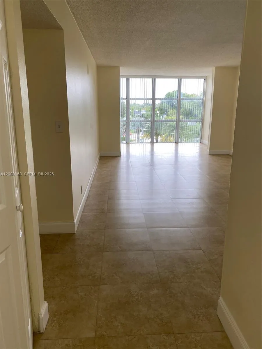1000 Parkview Dr #427 Hallandale Beach, FL 33009