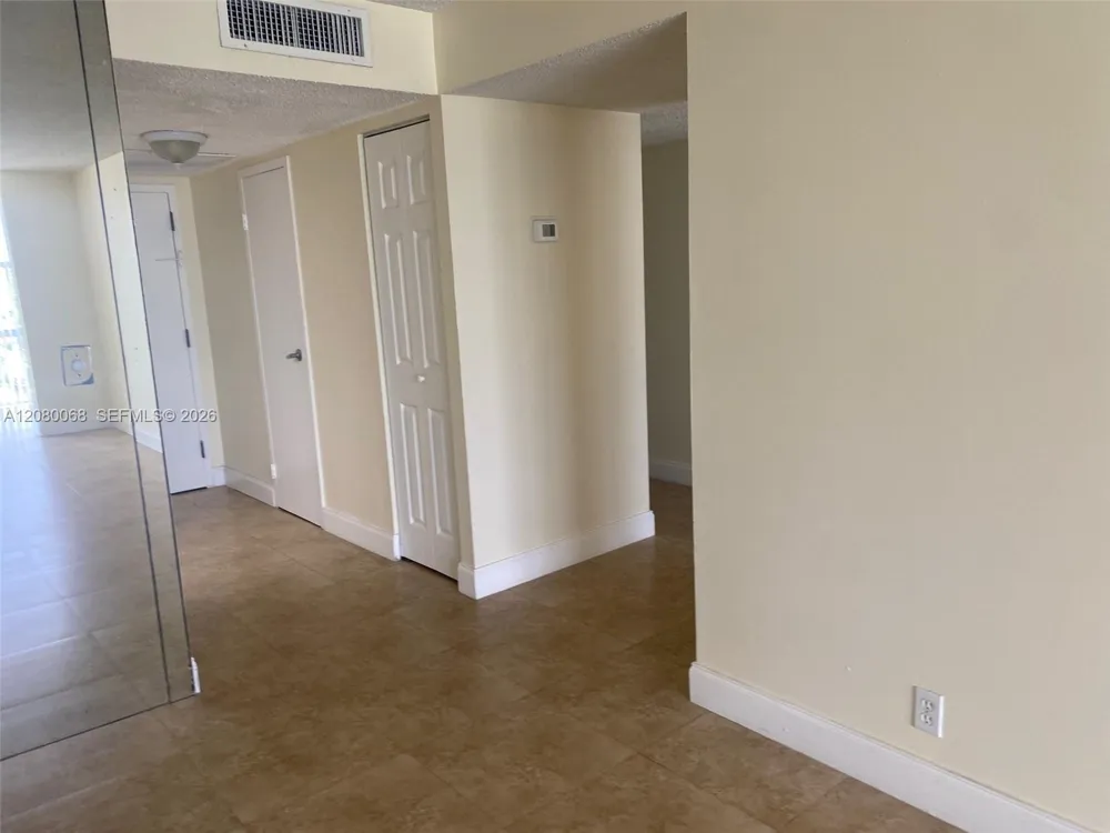 1000 Parkview Dr #427 Hallandale Beach, FL 33009