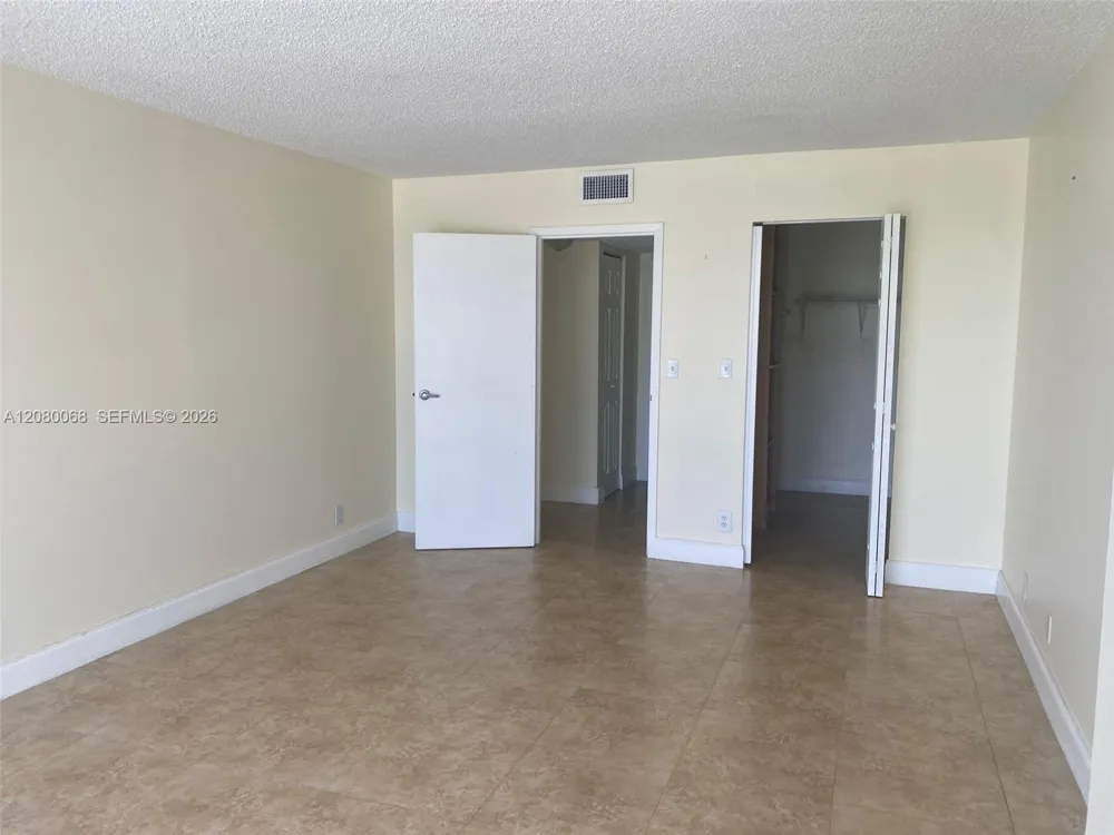 1000 Parkview Dr #427 Hallandale Beach, FL 33009