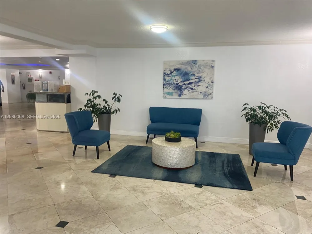 1000 Parkview Dr #427 Hallandale Beach, FL 33009