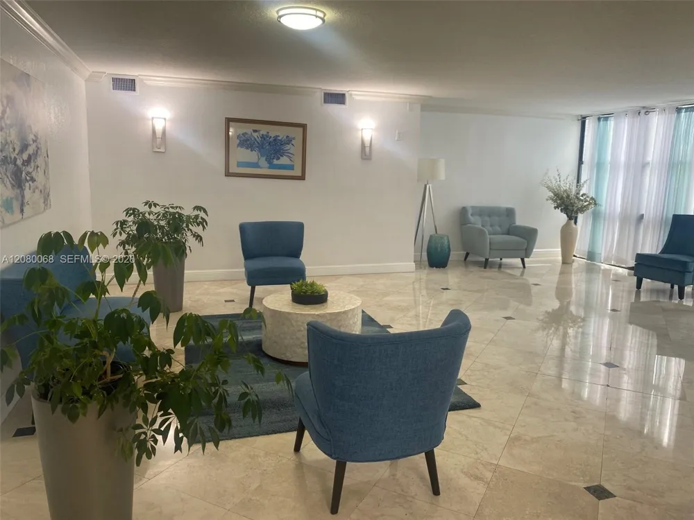 1000 Parkview Dr #427 Hallandale Beach, FL 33009