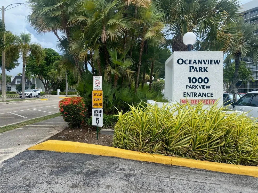 1000 Parkview Dr #427 Hallandale Beach, FL 33009