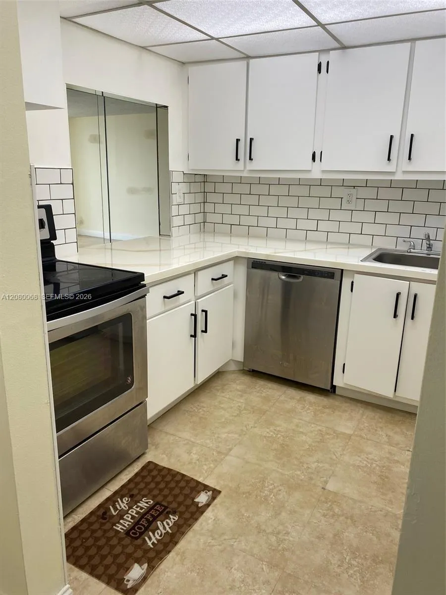 1000 Parkview Dr #427 Hallandale Beach, FL 33009