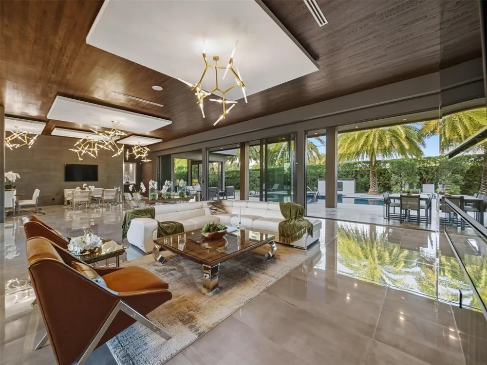 2213 NE 37TH DRIVE Fort Lauderdale, FL 33308