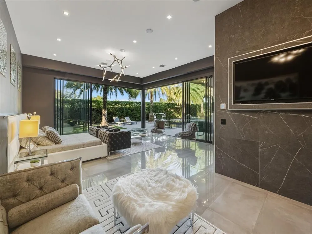 2213 NE 37TH DRIVE Fort Lauderdale, FL 33308