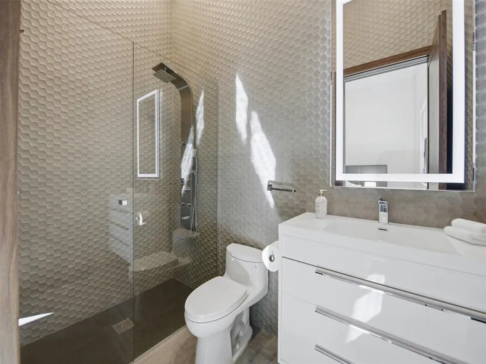 2213 NE 37TH DRIVE Fort Lauderdale, FL 33308