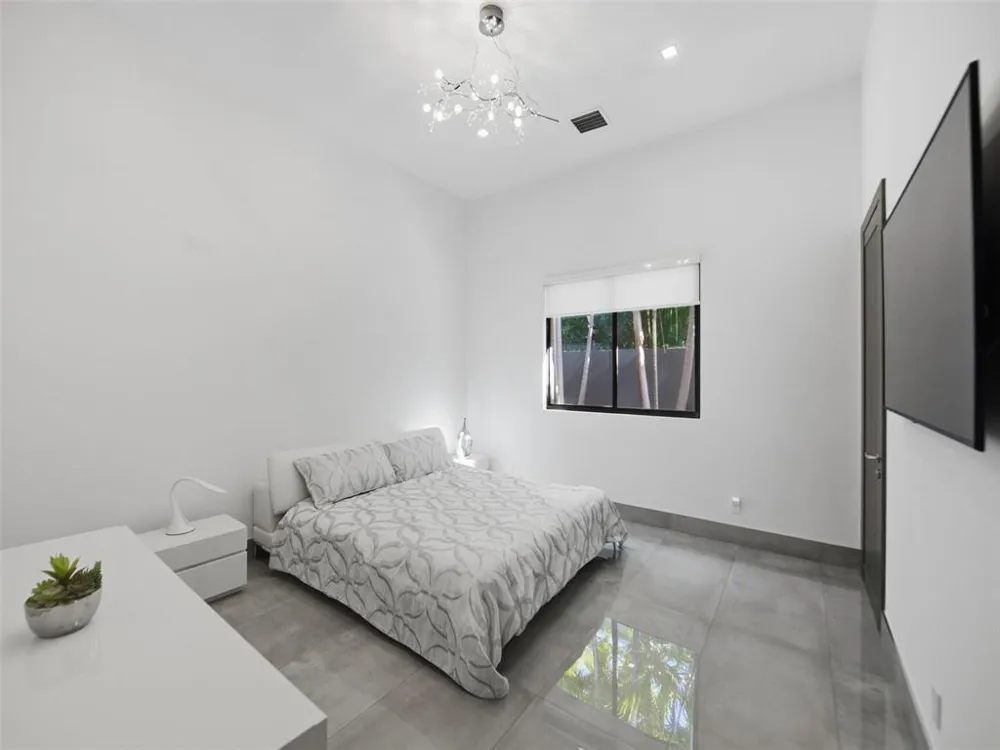 2213 NE 37TH DRIVE Fort Lauderdale, FL 33308