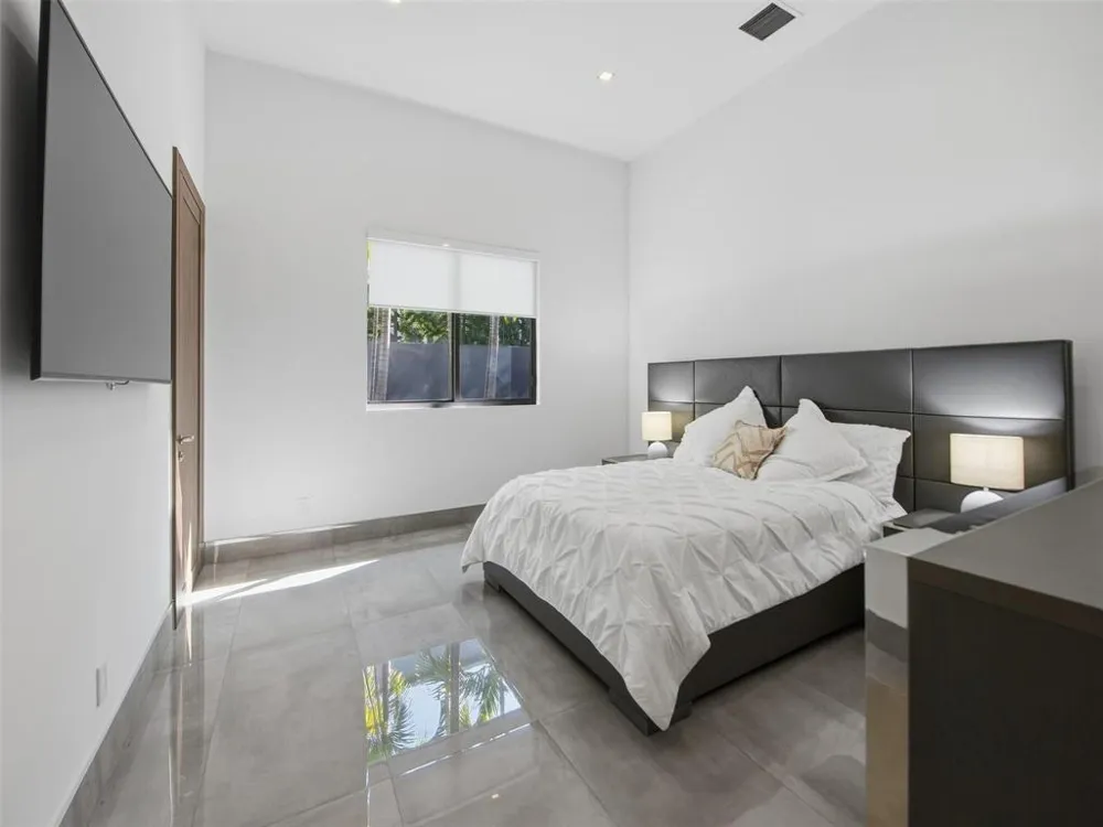 2213 NE 37TH DRIVE Fort Lauderdale, FL 33308