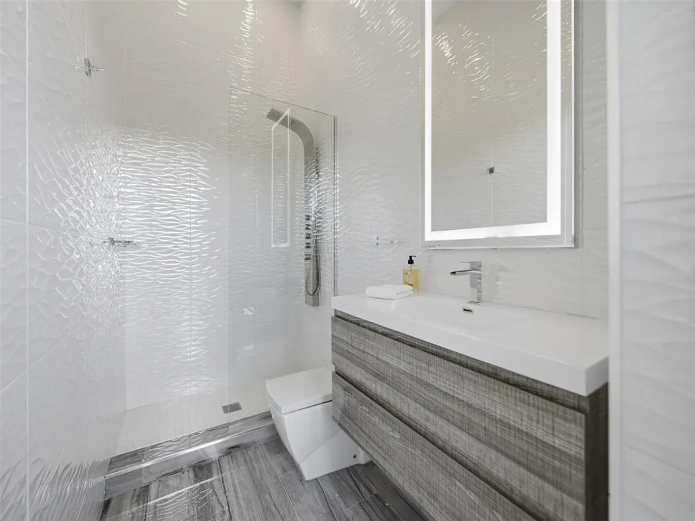 2213 NE 37TH DRIVE Fort Lauderdale, FL 33308