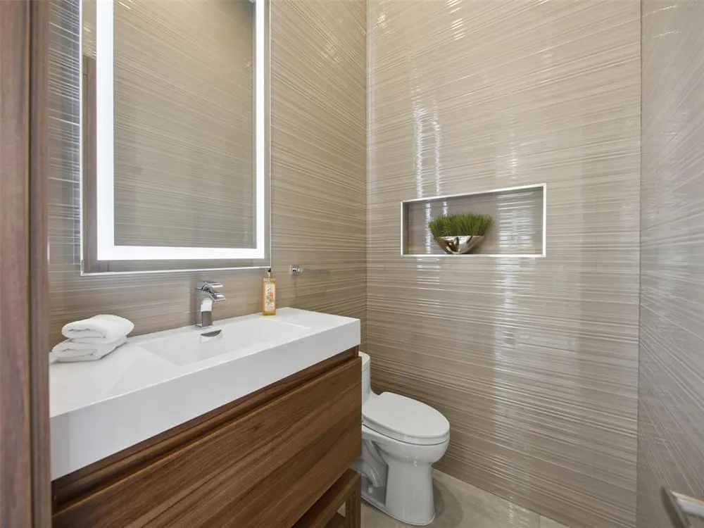 2213 NE 37TH DRIVE Fort Lauderdale, FL 33308