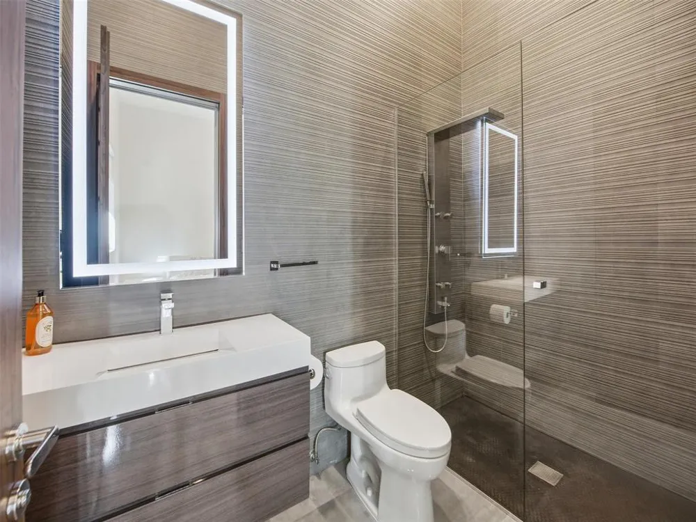 2213 NE 37TH DRIVE Fort Lauderdale, FL 33308