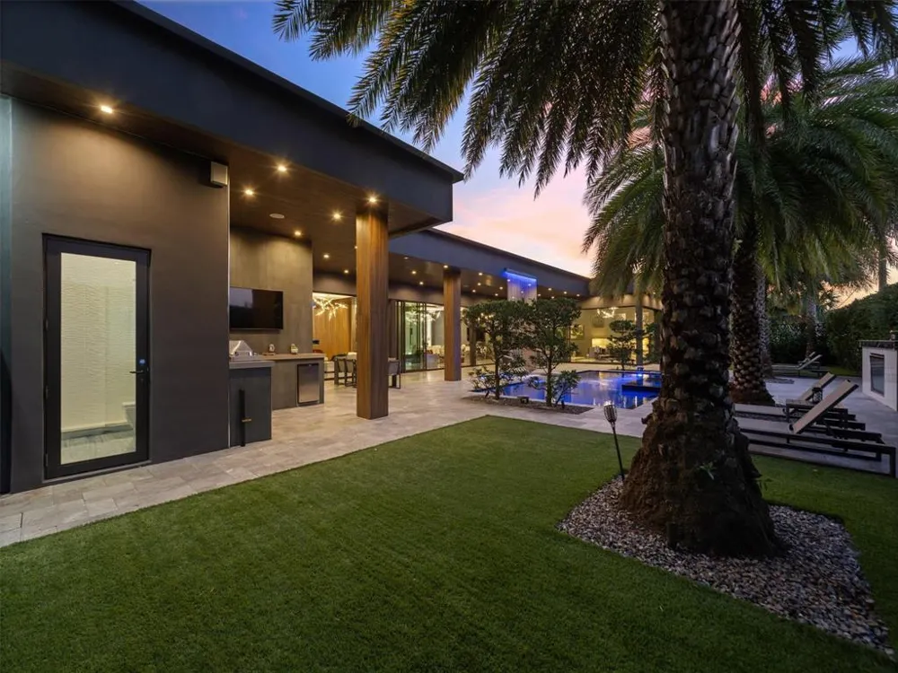 2213 NE 37TH DRIVE Fort Lauderdale, FL 33308