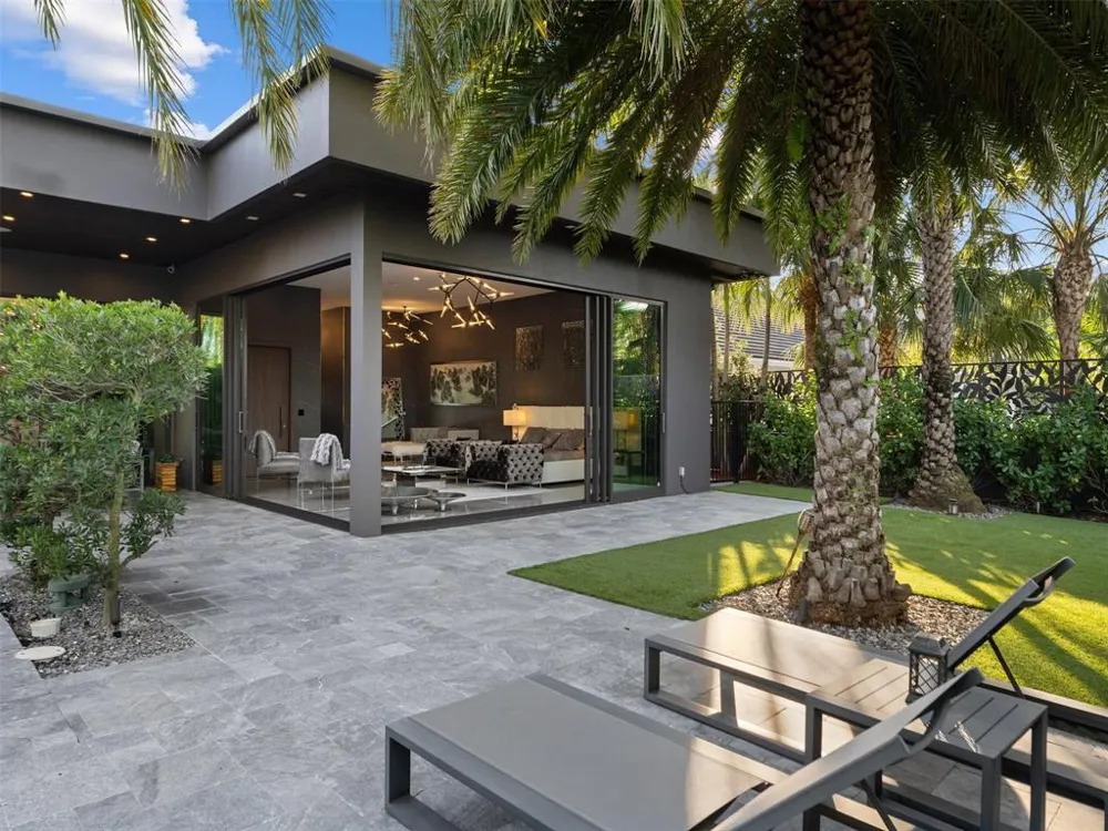 2213 NE 37TH DRIVE Fort Lauderdale, FL 33308