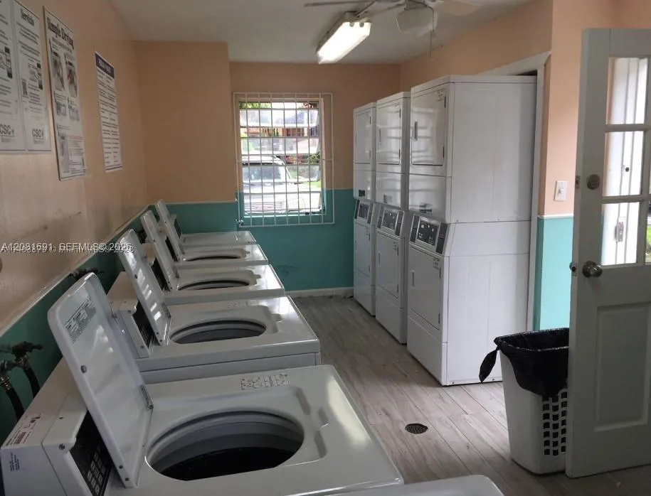 10818 Kendall Dr #R28 Miami, FL 33176