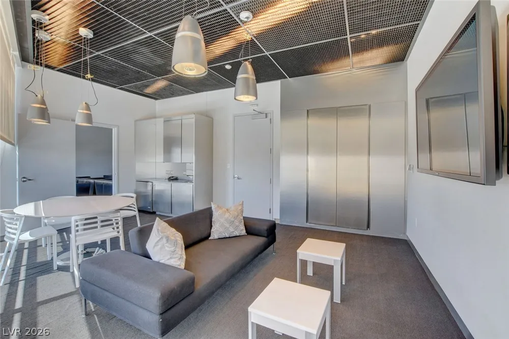 3726 S LAS VEGAS BL BOULEVARD #2109 Las Vegas, NV 89158