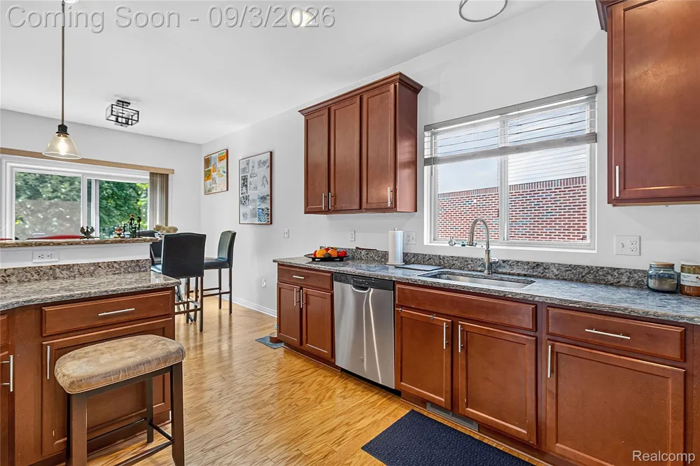 30935 Bradmore Road Warren City, MI 48092