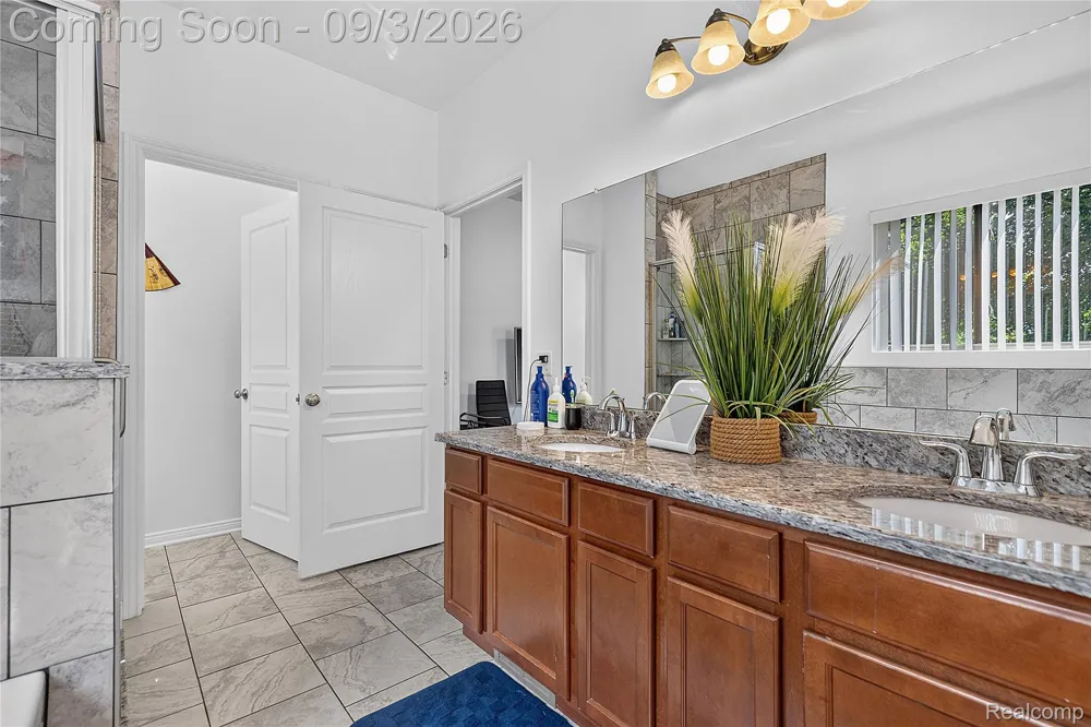 30935 Bradmore Road Warren City, MI 48092